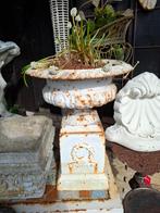 Gietijzeren pot op sokkel, Ophalen