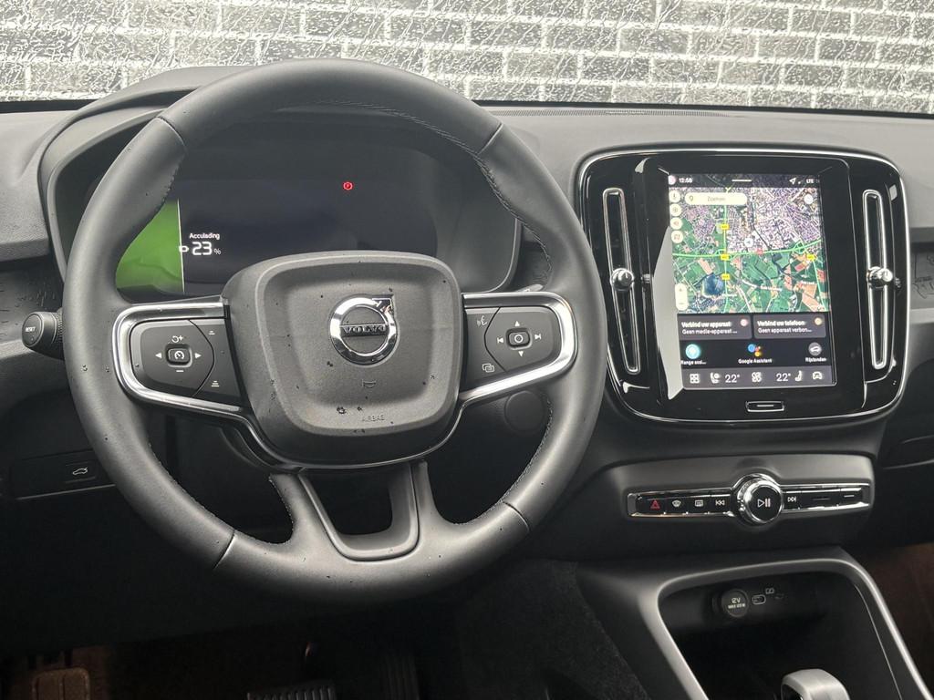 Volvo EX40 Single Motor Extended Range Plus Black Ed. 82 kWh, Auto's, Volvo, 12 maanden, Zwart, Origineel Nederlands, 1975 kg