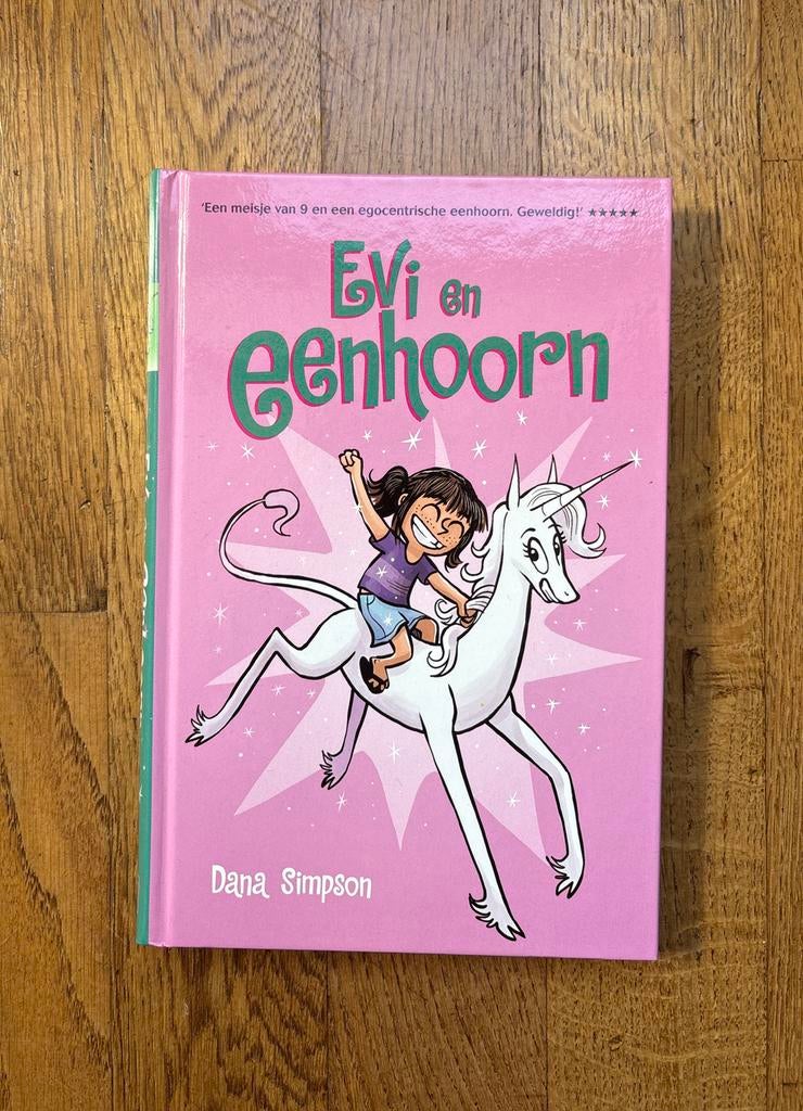 Evi en eenhoorn - Dana Simpson, Boeken, Ophalen of Verzenden, Zo goed als nieuw, Fictie algemeen