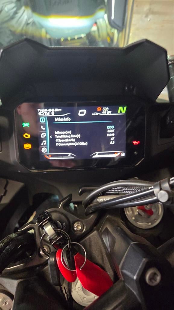 CFMOTO 700MT - Nieuwstaat met zijkoffers en topkoffer, Motoren, 2 cilinders, Nieuw, Particulier, Meer dan 35 kW