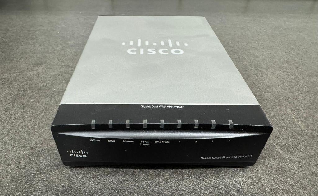 Cisco RV042G Dual WAN Gigabit VPN Router – Weinig gebruikt, Computers en Software, Ophalen, Zo goed als nieuw, Router, Cisco