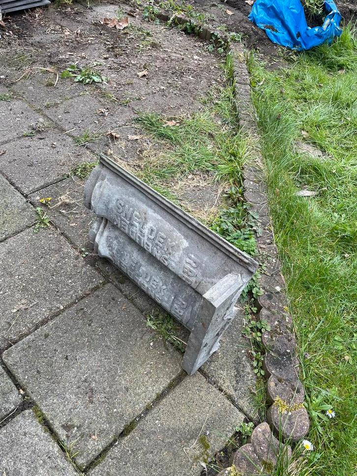 36 Chaperonpan dakpannen Monier sneldek grijs, Doe-het-zelf en Verbouw, Dakpannen en Dakbedekking, Zo goed als nieuw, Dakpannen