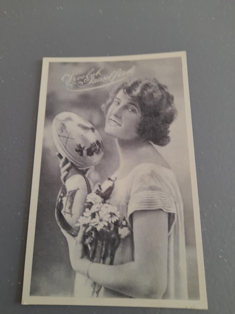 Vrolijk Paaschfeest vrouw met paaseieren, Ophalen of Verzenden