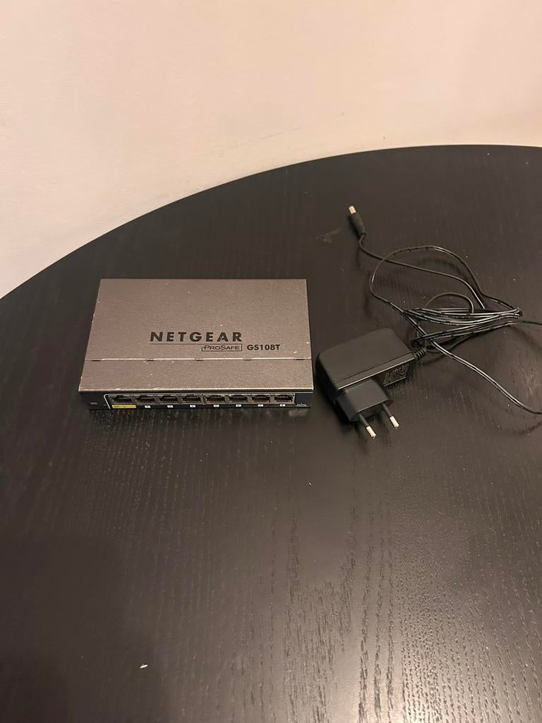 Netgear switch managed 8 ports, Computers en Software, Netwerk switches, Ophalen of Verzenden, Zo goed als nieuw