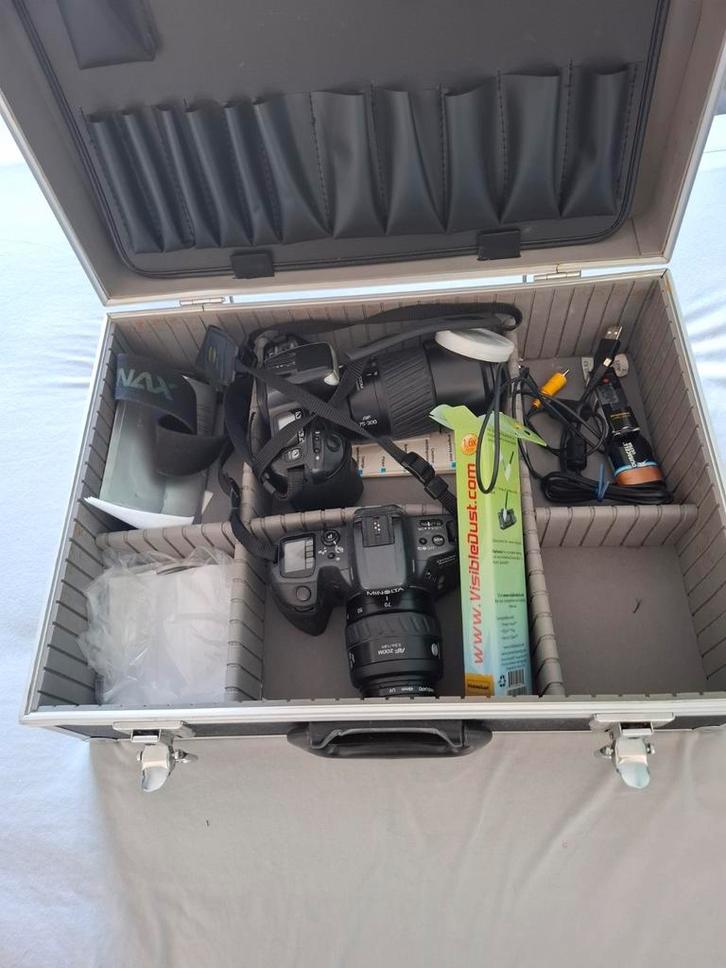 2 analoge MINOLTA spiegelreflexcamera's met koffer, Audio, Tv en Foto, Fotocamera's Analoog, Ophalen