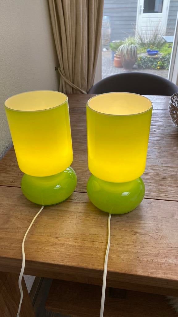 Twee groene Lykta Ikea glazen tafellamp, beide onbeschadigd, Huis en Inrichting, Lampen | Tafellampen, Ophalen of Verzenden, Zo goed als nieuw