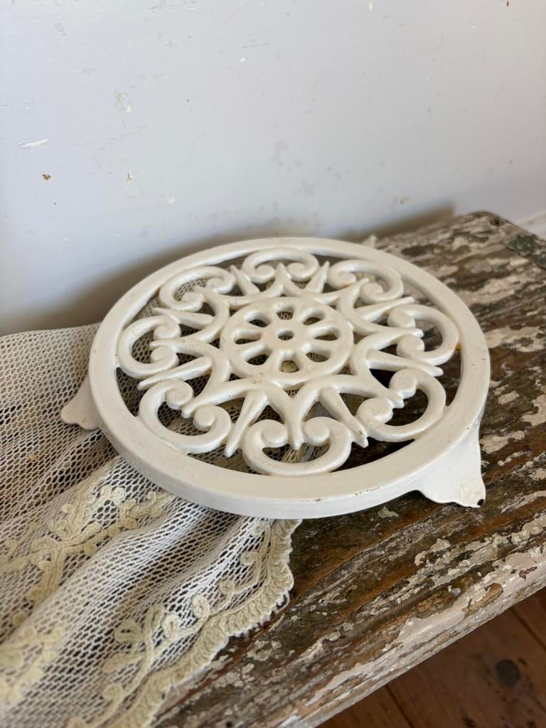 Oude franse gietijzeren onderzetter, Ophalen of Verzenden