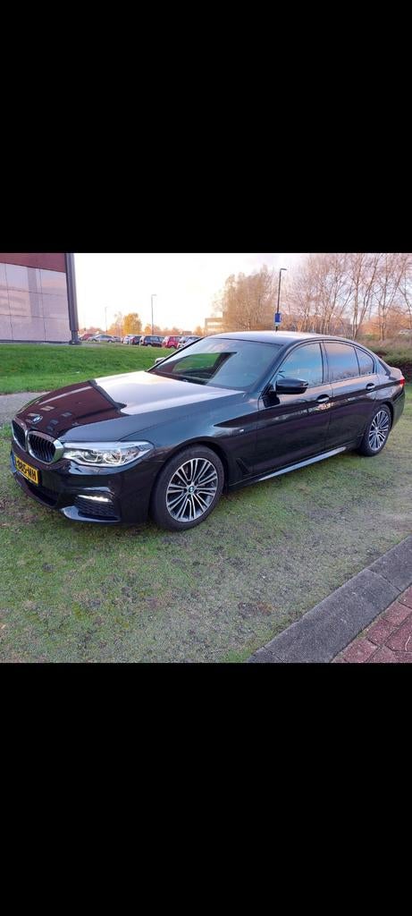 BMW 5-Serie 520i 184pk Aut. 2018 Zwart M-uitvoering, Auto's, 1998 cc, Achterwielaandrijving, Zwart, 4 cilinders