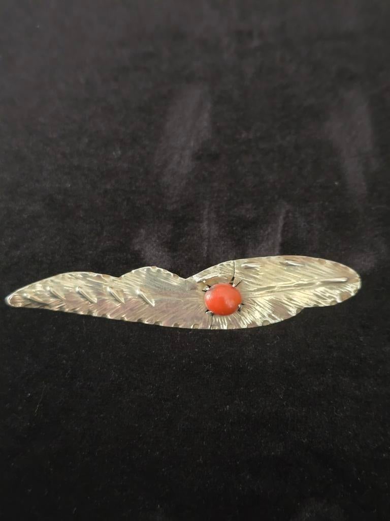 Amsterdamse School broche, zilver/bloedkoraal, gemerkt, Ophalen of Verzenden, Gebruikt, Zilver, Zilver