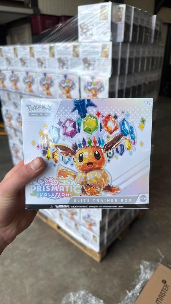 Pokemon prismatic evolutions etb ‼️BESTE PRIJZEN‼️, Hobby en Vrije tijd, Verzamelkaartspellen | Pokémon, Zo goed als nieuw, Ophalen of Verzenden