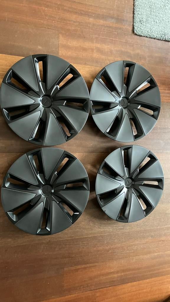 Tesla Model 3 Highland wieldoppen, Velg(en), Nieuw, Zomerbanden, Ophalen