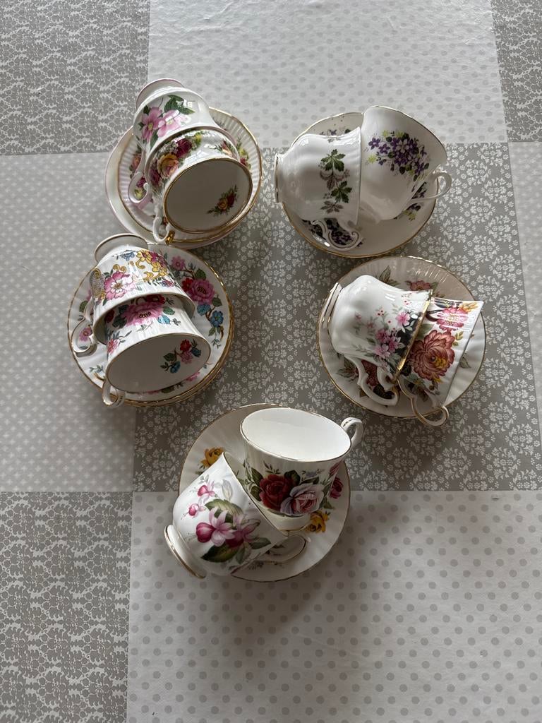 10 Engelse kopjes en schotels - Duchess Fuchsia, Sieraden, Tassen en Uiterlijk, Bedels, Zo goed als nieuw, Ophalen