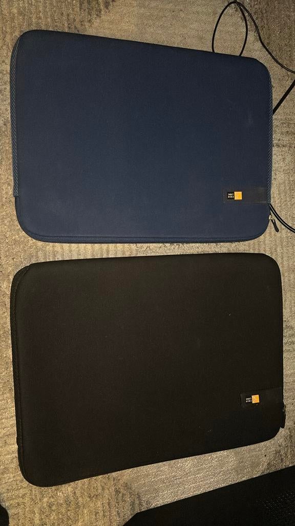 Case Logic laptophoezen (2 stuks) - 14 inch, Ophalen, 14 inch, Zo goed als nieuw