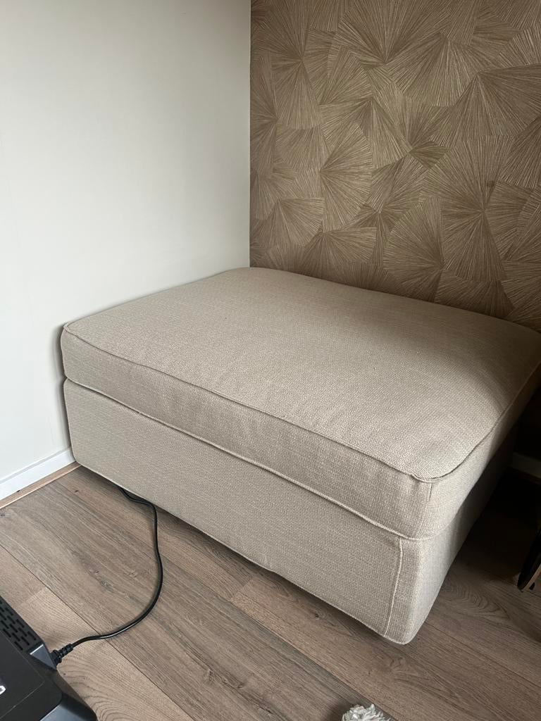 Ikea kivik voetenbank beige, Huis en Inrichting, Banken | Voetenbanken en Poefen, Ophalen of Verzenden, Zo goed als nieuw, Rechthoekig
