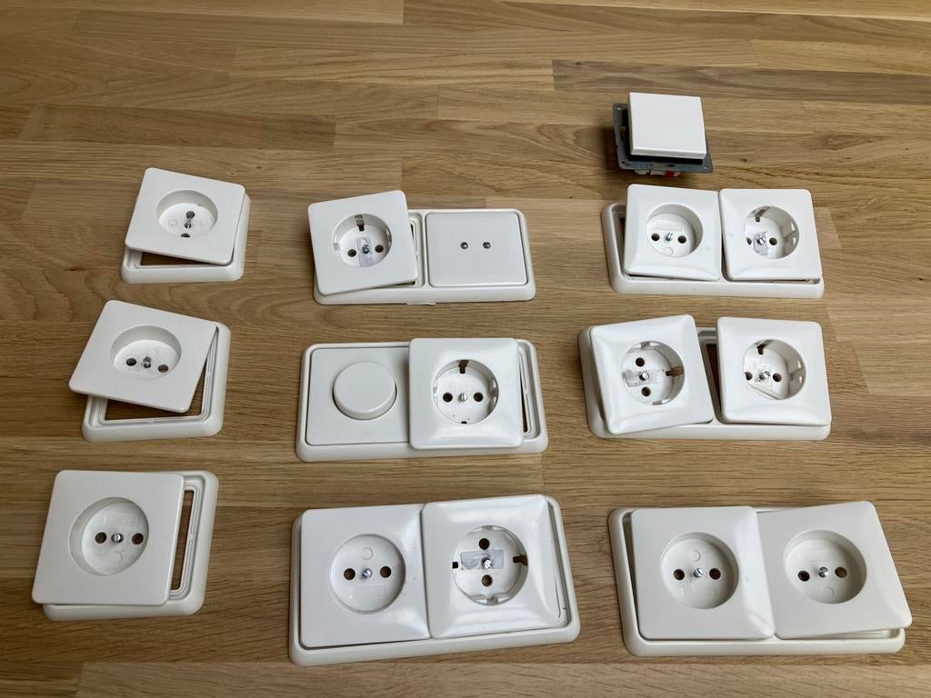 Jung Schakelmateriaal, Ophalen of Verzenden, Gebruikt, Stopcontact