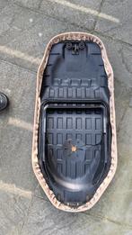 Sym Fiddle 2 Zadel - Gebruikt, Fietsen en Brommers, Brommeronderdelen | Scooters, Ophalen of Verzenden, Gebruikt, Zadel, SYM