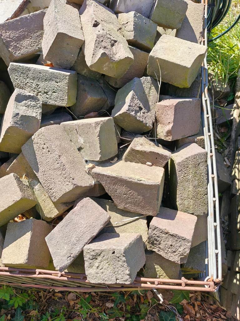3 kratten met halve straatstenen ruim 10 m² ( 7 duimers ), Tuin en Terras, Tegels en Klinkers, Ophalen, Klinkers