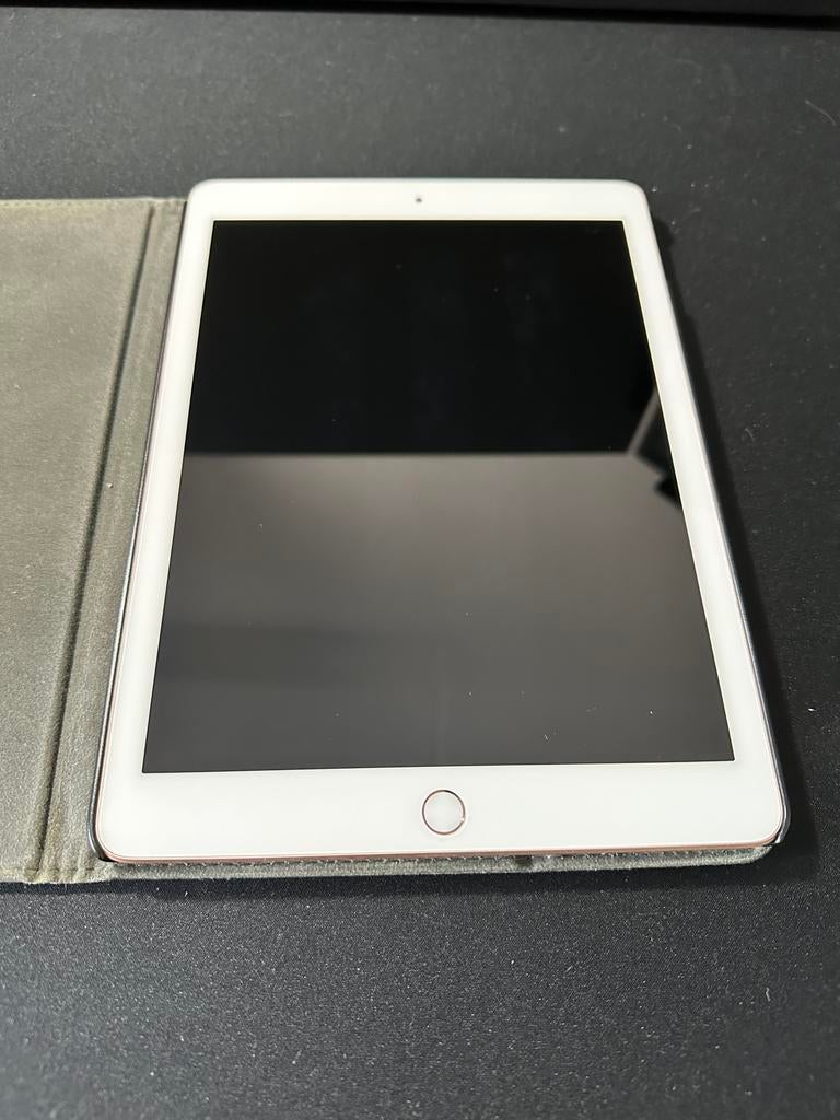Apple iPad A1893 (2018) 32GB Rosé - Zeer goede staat + hoes, Computers en Software, Apple iPads, Rose Goud, 32 GB, Apple iPad