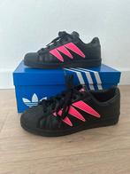 Adidas Superstar sneakers zwart met roze strepen, Zwart, Ophalen of Verzenden, Sneakers of Gympen, Zo goed als nieuw