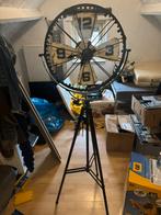 Industriele staande klok, Huis en Inrichting, Woonaccessoires | Klokken, Ophalen, Zo goed als nieuw, Analoog, Staande klok