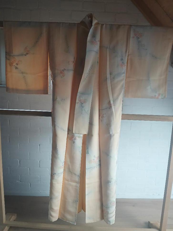 Traditionele Japanse Kimono orange bloem, Antiek en Kunst, Antiek | Kleding en Accessoires, Ophalen of Verzenden