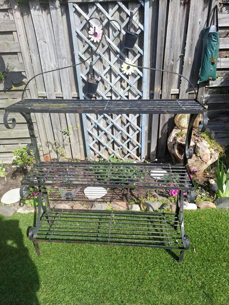 Oud ijzeren plantenrek met 3 etages - 145x103x34 cm, Tuin en Terras, Bloembakken en Plantenbakken, Gebruikt, Metaal, Binnen, Tuin