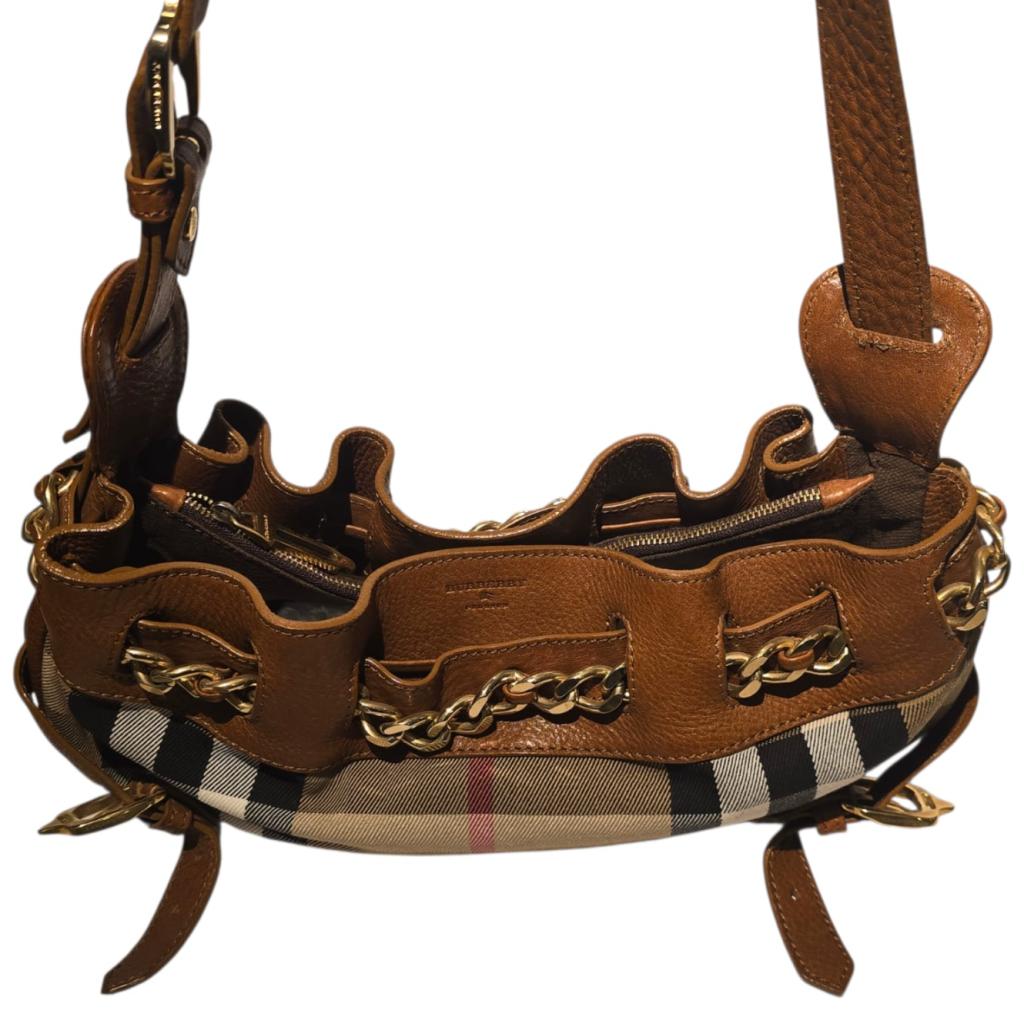 Burberry Canvas Chain Strap Shoulder Bag, Burberry, Gebruikt, https://www.burberry.com/contact-us/, Horseferry House, Horseferry Road, London SW1P 2AW, Verenigd Koninkrijk