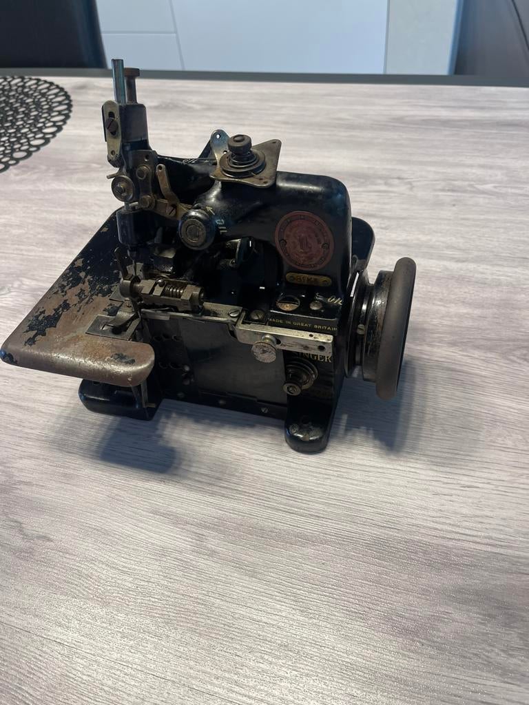 UNIEK Vintage Singer overlocker 1946, Ophalen of Verzenden