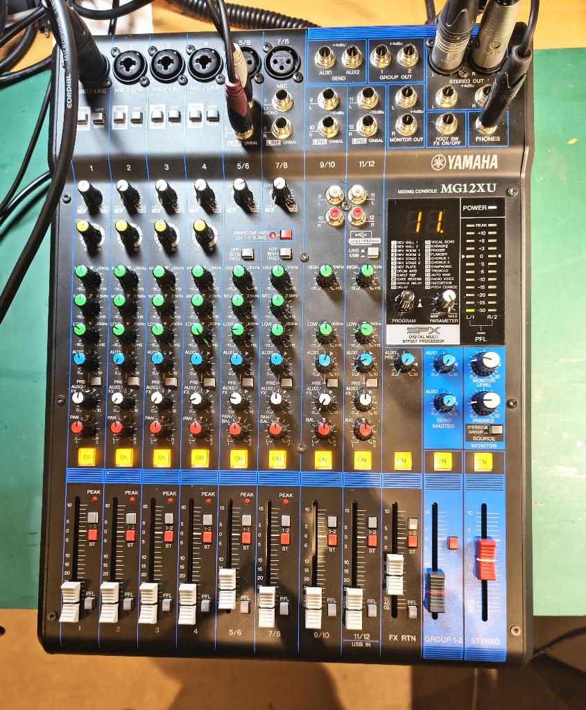 Yamaha MG12XU + evt Flightcase, Ophalen, Zo goed als nieuw, 10 tot 20 kanalen, Microfooningang