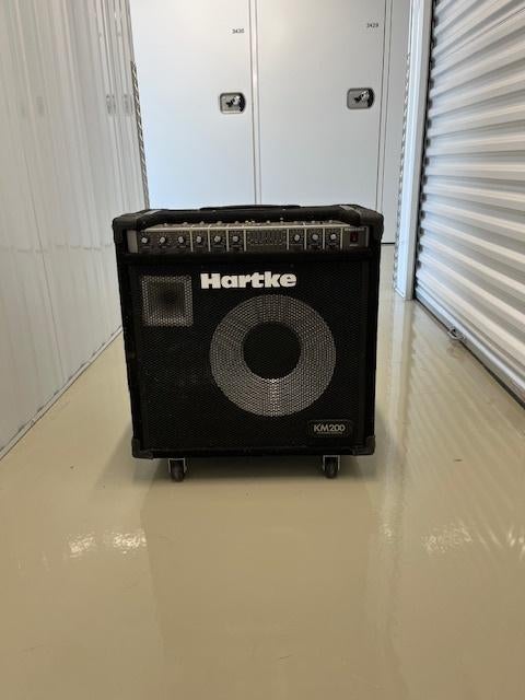 Te Koop: Hartke KM 200 Keyboard Versterker, Ophalen, Zo goed als nieuw, Minder dan 500 watt, Keyboardversterker