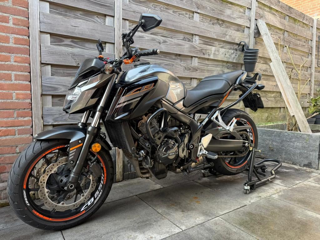 Honda CB650F – Full Options – Akrapovič & Quickshifter (ABS), Motoren, Motoren | Honda, 4 cilinders, Motorrijbewijs A, Gebruikt
