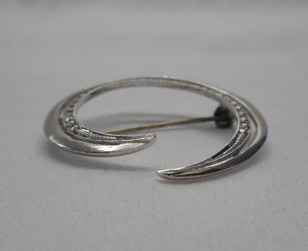 Zilveren modernist broche met markasiet steentjes nr.500, Verzenden, Minder dan 4 cm, Zo goed als nieuw, Zilver