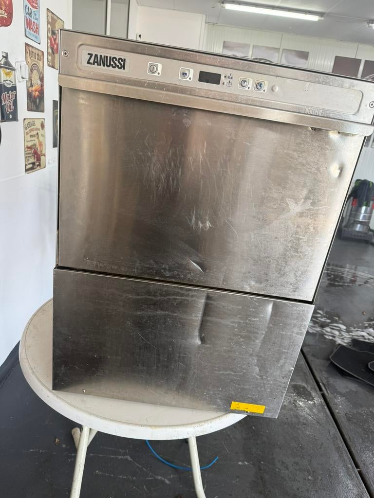 Horeca vaatwasser, Ophalen