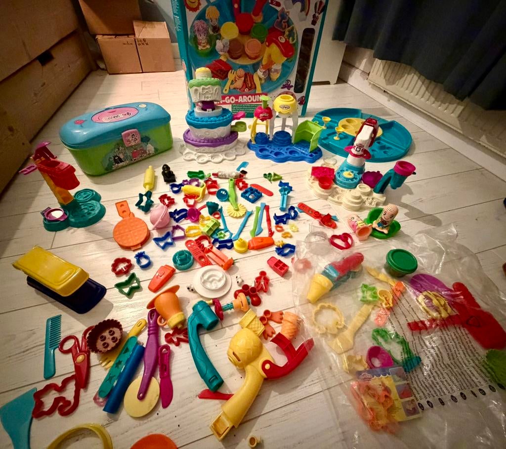 Groot klei pakket play doh +dough go around, barbapappa box, Kinderen en Baby's, Speelgoed | Educatief en Creatief, Gebruikt, Ophalen of Verzenden