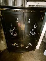 Mooie oosterse hoekkast met fijn ingelegd parelmoer, Ophalen