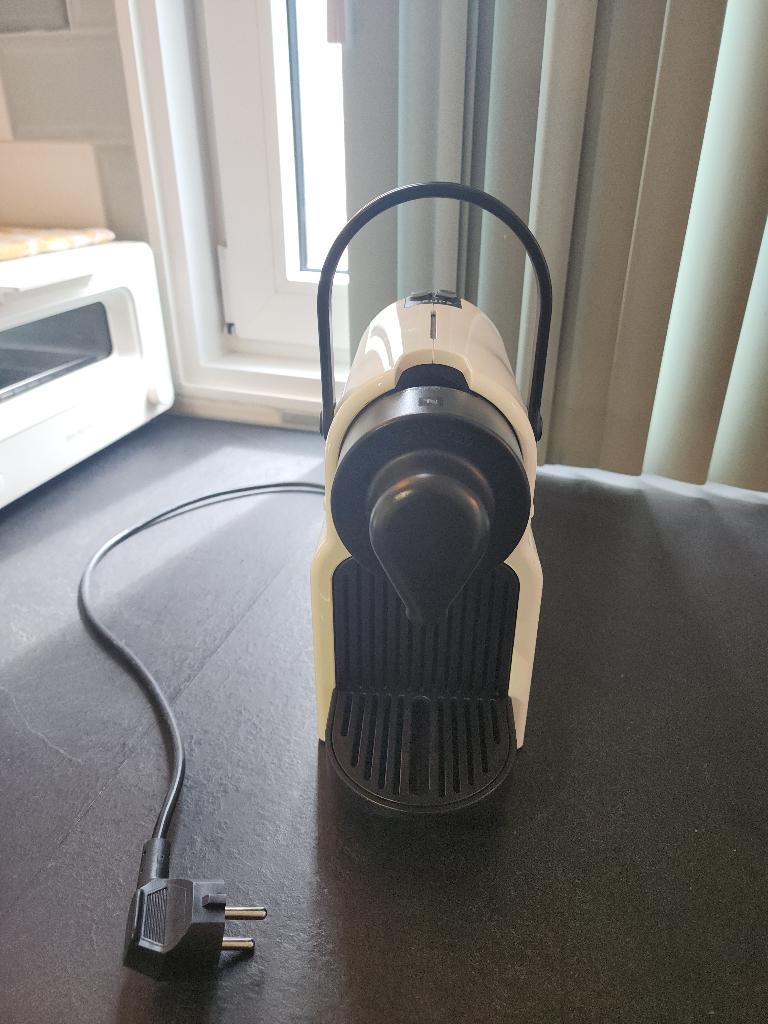 Krups Nespresso Inissia, Ophalen, Gebruikt, Espresso apparaat, Koffiepads en cups