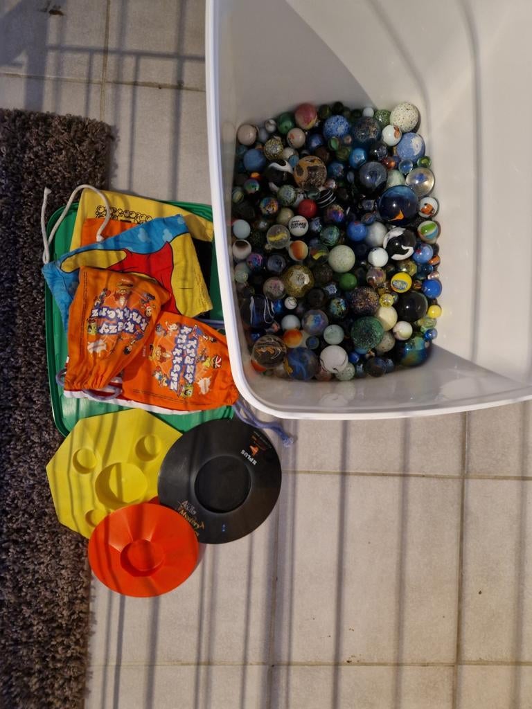 Grote bak knikkers met knikkerzakken, Kinderen en Baby's, Speelgoed | Buiten | Los speelgoed, Ophalen
