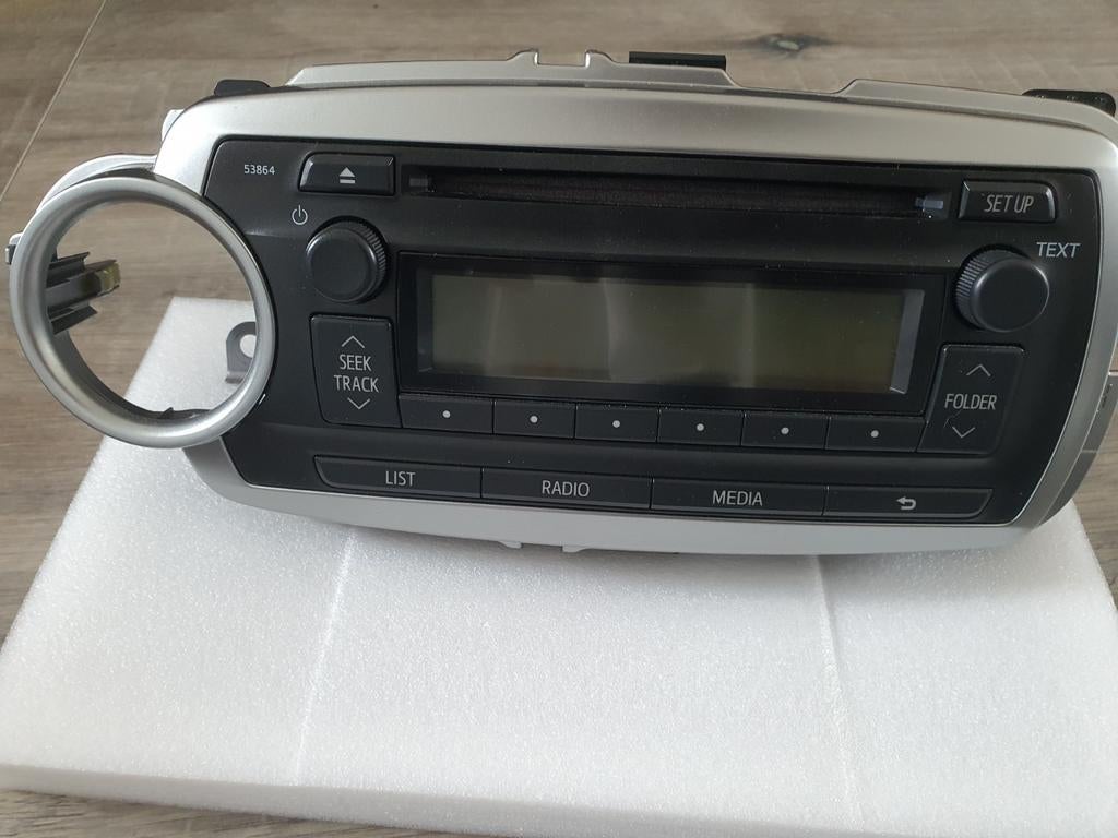 Originele Toyota Yaris 3 radio met frame, Auto diversen, Autoradio's, Ophalen of Verzenden, Gebruikt