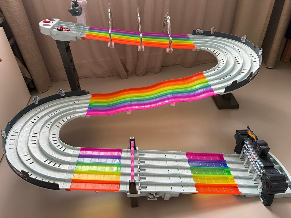 Hot Wheels Super Mario Rainbow Road Racebaan, Kinderen en Baby's, Speelgoed | Racebanen, Racebaan, Ophalen of Verzenden, Zo goed als nieuw