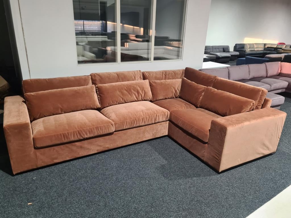 Nieuwe moderne hoekbank bruin velours stof, Huis en Inrichting, Banken | Bankstellen, Nieuw, Ophalen of Verzenden, Vierpersoons of meer