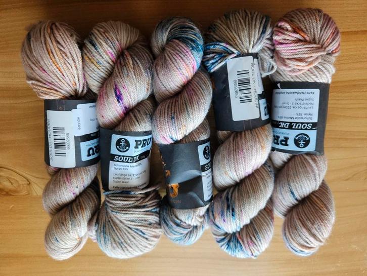 Punkrock Unicorn Soul DK Houdini wol - 5 strengen, Hobby en Vrije tijd, Breien en Haken, Ophalen of Verzenden