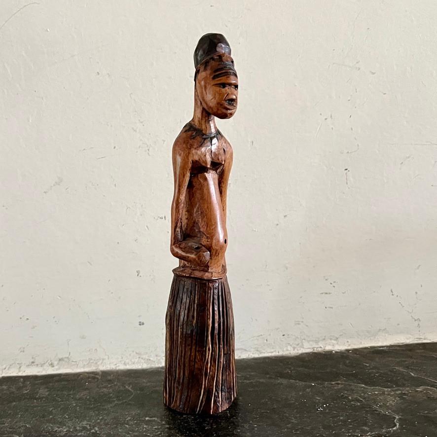 Houtsnijwerk beeldje Afrikaanse vrouw, Antiek en Kunst, Kunst | Niet-Westerse kunst, Ophalen of Verzenden