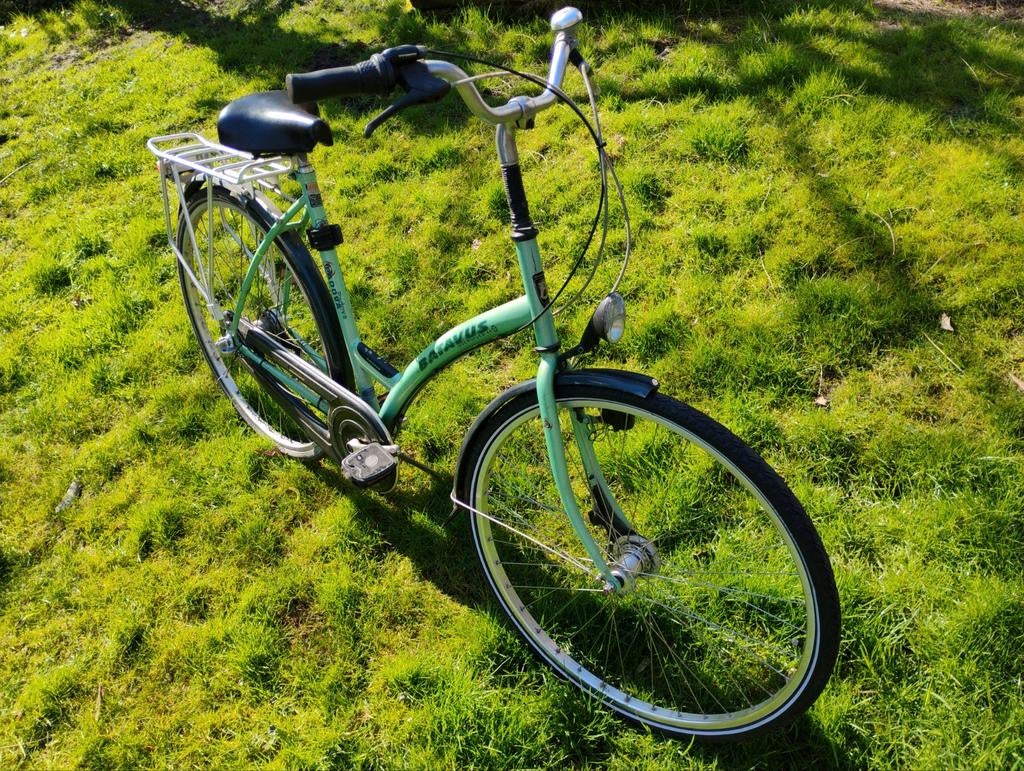 Kleine damesfiets 28 inch merk Batavus met iets werk, Gebruikt, Batavus, Ophalen of Verzenden, Minder dan 10 versnellingen