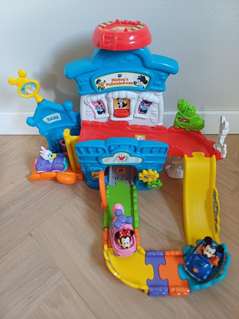 V-tech toet toet auto's Mickey's politiebureau, Ophalen of Verzenden, Zo goed als nieuw, 2 tot 4 jaar