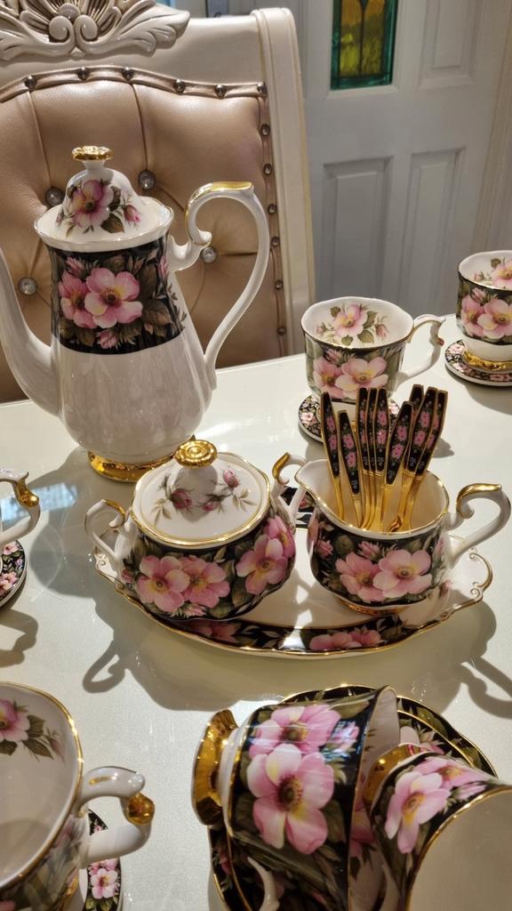 Royal Albert Albertha Rose Servies - Meer dan 100 Stuks, Antiek en Kunst, Antiek | Servies compleet, Ophalen of Verzenden