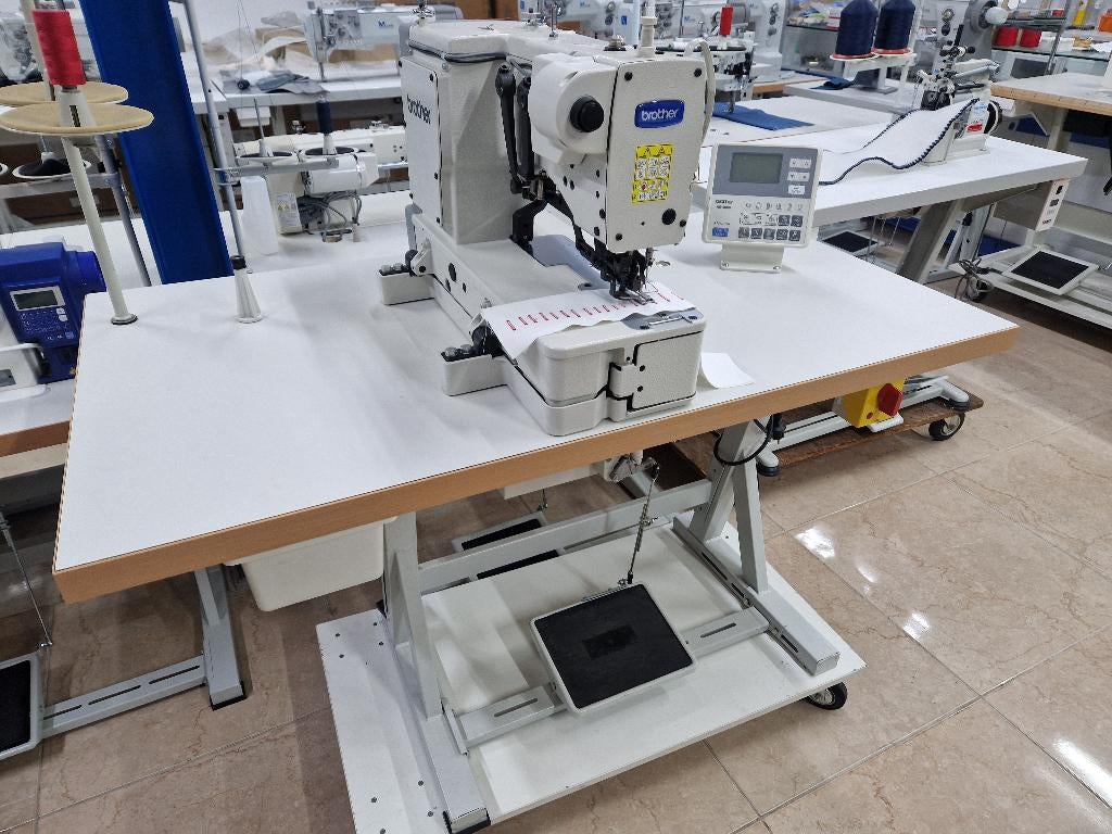 Brother HE-800B-2 Industriële Naaimachine, Hobby en Vrije tijd, Naaimachines en Toebehoren, Ophalen, Industrieel, Brother, Naaimachine