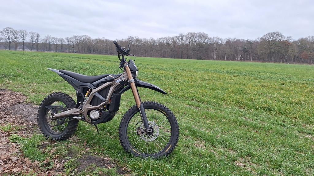 Surron Ultra Bee HP 2025 Desert Brown, Zo goed als nieuw, Ophalen, Overige merken