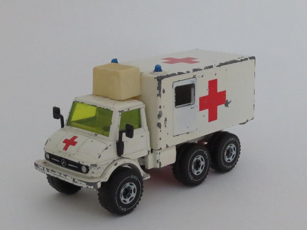 Ambulance Unimog van Siku, 1:55, izgst, Hobby en Vrije tijd, Modelauto's | 1:50, Ophalen of Verzenden, Gebruikt, Bus of Vrachtwagen