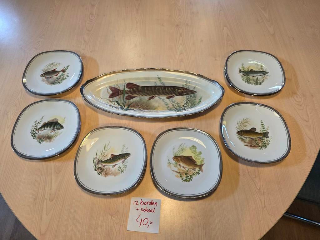 12 borden en schaal vissen Frans porselein, Ophalen