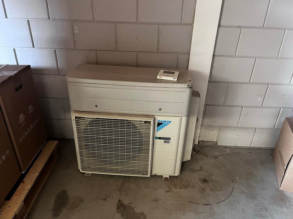 Daikin Hybride Warmtepomp 4 kW (EJHA04AAV3) uit 2022, Ophalen, Zo goed als nieuw, Verwarmen, Afstandsbediening